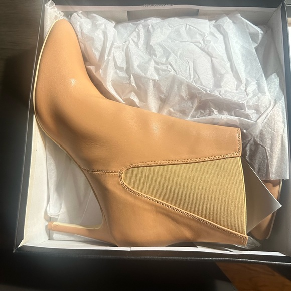 Stiletto ankle boots! Slip on boots! NWOT! 3.7" heel! - Picture 4 of 6